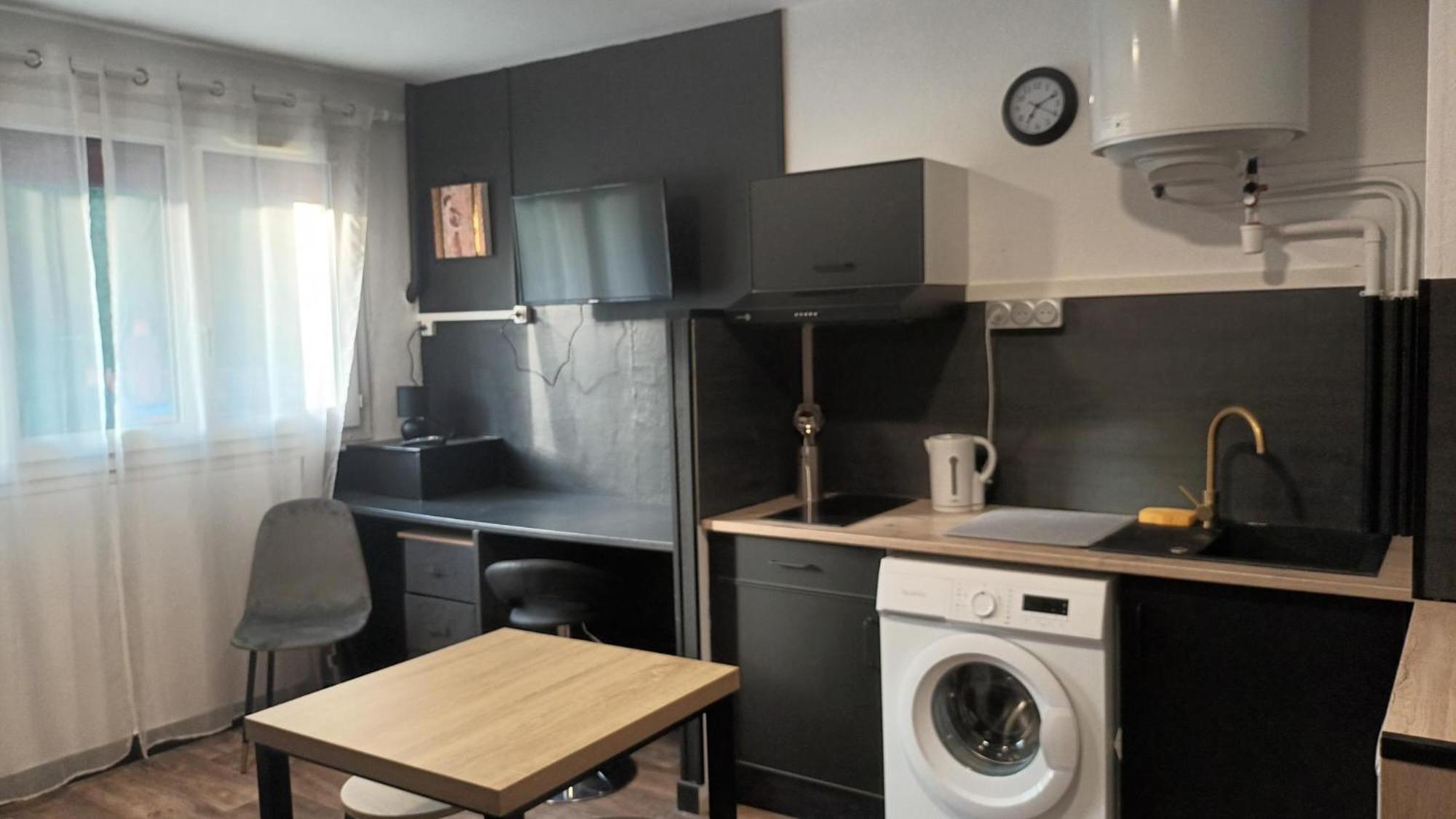 Appartement T1 Proche De Vulcania Pontaumur Екстериор снимка
